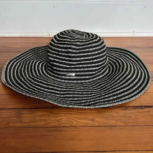 Calvin Klein Classic Glamorous Black and White Oversized Vacation Sun Hat - OS
